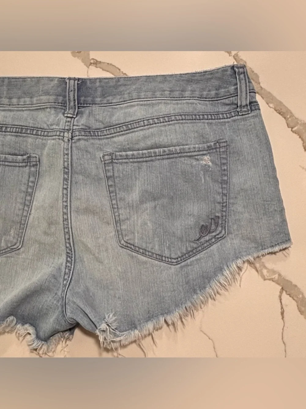Express Light Wash Blue Distressed Denim Cutoff Jeans Shorts Women’s 12 5-Pocket